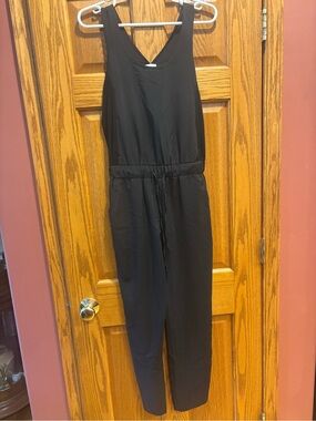 Evereve Women’s Black Sleeveless Scout Jumpsuit